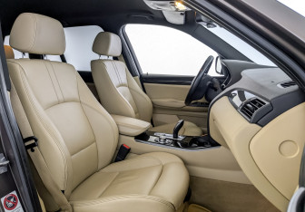 Подержанный автомобиль BMW X3 2013 года (24 фото)