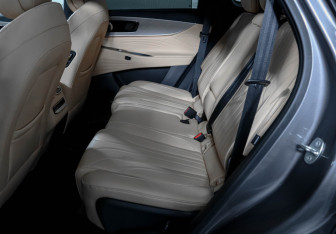 Подержанный автомобиль Jaecoo J8 2024 года (10 фото)