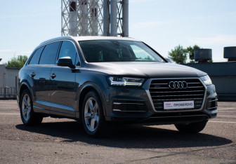 Подержанный автомобиль Audi Q7 2018 года (3 фото)