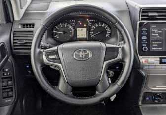 Подержанный автомобиль Toyota Land Cruiser Prado 2021 года (22 фото)