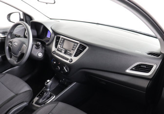 Подержанный автомобиль Hyundai Solaris Sedan 2021 года (10 фото)