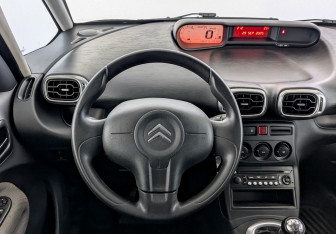 Подержанный автомобиль Citroen C3 Picasso 2012 года (21 фото)