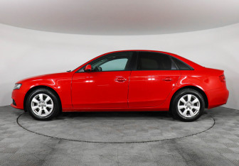 Подержанный автомобиль Audi A4 Sedan 2011 года (8 фото)
