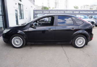 Подержанный автомобиль Ford Focus Hatchback 2010 года (8 фото)