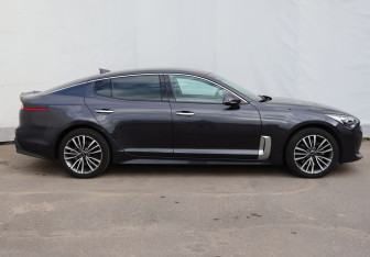 Подержанный автомобиль Kia Stinger 2019 года (7 фото)