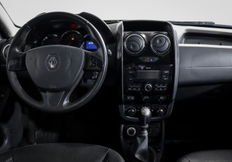 Подержанный автомобиль Renault Duster 2017 года (4 фото)