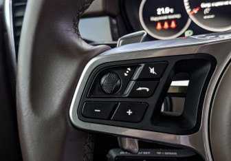 Подержанный автомобиль Porsche Cayenne 2023 года (30 фото)
