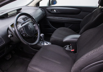 Подержанный автомобиль Citroen C4 Hatchback 2008 года (10 фото)