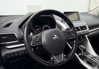 Подержанный автомобиль Mitsubishi Eclipse Cross 2018 года (14 фото)