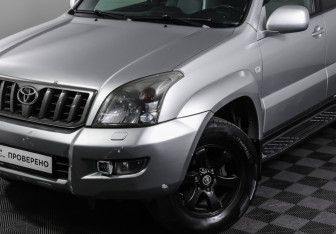 Подержанный автомобиль Toyota Land Cruiser Prado 2007 года (22 фото)