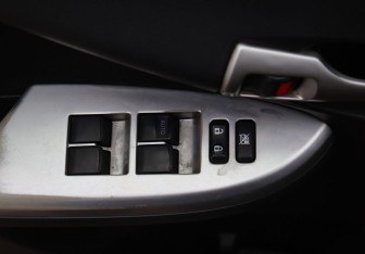 Подержанный автомобиль Toyota Corolla Sedan 2011 года (11 фото)