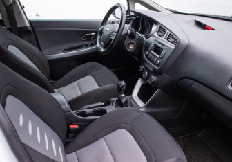 Подержанный автомобиль Kia Ceed Hatchback 2014 года (9 фото)