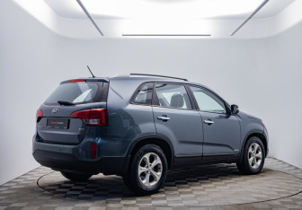 Подержанный автомобиль Kia Sorento 2014 года (5 фото)