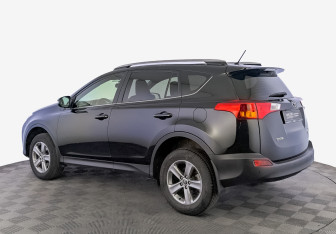 Подержанный автомобиль Toyota RAV4 2015 года (7 фото)