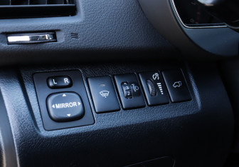 Подержанный автомобиль Toyota Highlander 2012 года (15 фото)