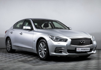 Подержанный автомобиль Infiniti Q50 2014 года (3 фото)