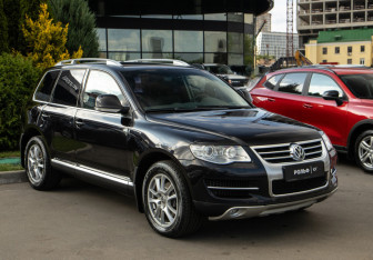 Подержанный автомобиль Volkswagen Touareg 2008 года (2 фото)