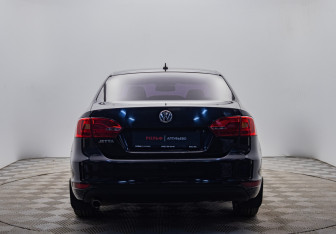 Подержанный автомобиль Volkswagen Jetta Sedan 2014 года (4 фото)