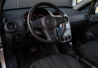 Подержанный автомобиль Opel Corsa 2007 года (9 фото)