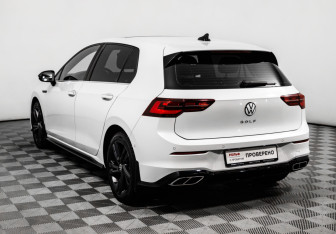 Подержанный автомобиль Volkswagen Golf Hatchback 2021 года (7 фото)