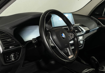 Подержанный автомобиль BMW X3 2020 года (11 фото)