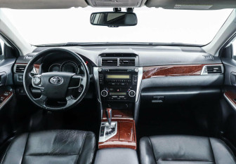 Подержанный автомобиль Toyota Camry Sedan 2012 года (8 фото)