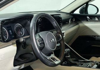 Подержанный автомобиль Kia K5 2020 года (9 фото)