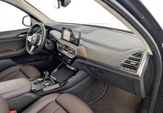 Подержанный автомобиль BMW X3 2024 года (11 фото)