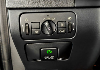 Подержанный автомобиль Volvo S60 2011 года (16 фото)