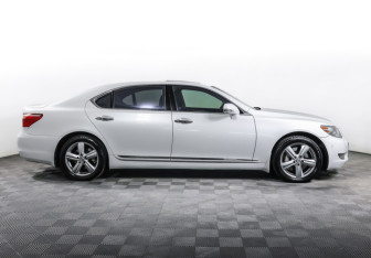 Подержанный автомобиль Lexus LS 2012 года (4 фото)