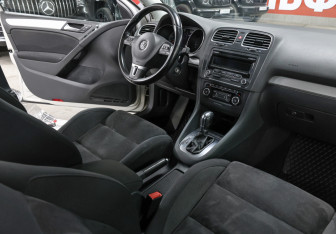 Подержанный автомобиль Volkswagen Golf Hatchback 2012 года (10 фото)