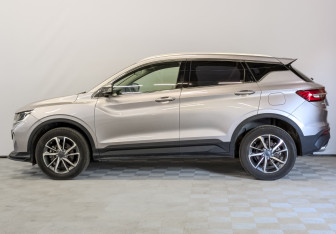 Подержанный автомобиль Geely Coolray 2023 года (8 фото)