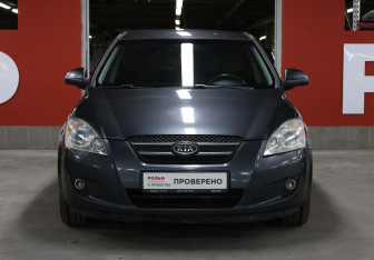Подержанный автомобиль Kia Ceed Hatchback 2009 года (2 фото)