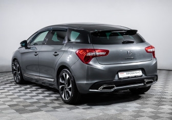 Подержанный автомобиль Citroen DS5 2012 года (7 фото)