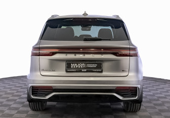 Подержанный автомобиль Geely Monjaro 2025 года (6 фото)