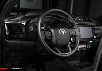 Новый Toyota Hilux 2025 (10 фото)