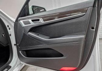 Подержанный автомобиль Hyundai Genesis 2014 года (24 фото)