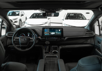 Новый Toyota Sienna 2024 (27 фото)