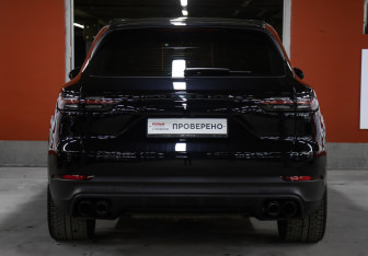 Подержанный автомобиль Porsche Cayenne 2021 года (6 фото)