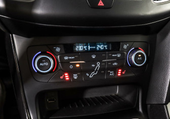 Подержанный автомобиль Ford Focus Hatchback 2016 года (12 фото)