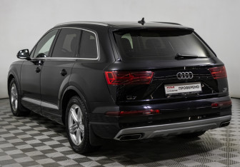 Подержанный автомобиль Audi Q7 2016 года (7 фото)