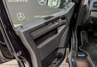 Подержанный автомобиль Volkswagen Caravelle 2018 года (19 фото)