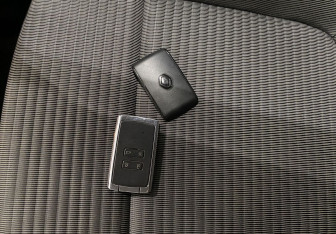 Подержанный автомобиль Renault Scenic 2017 года (15 фото)