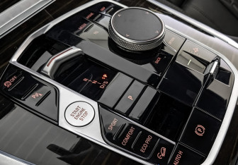 Подержанный автомобиль BMW X7 2022 года (21 фото)