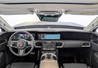 Подержанный автомобиль Hongqi E-HS9 2022 года (14 фото)