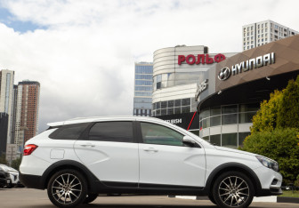 Подержанный автомобиль LADA (ВАЗ) Vesta Wagon 2019 года (3 фото)