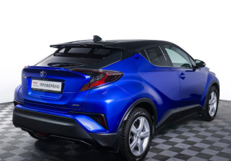 Подержанный автомобиль Toyota C-HR 2018 года (5 фото)
