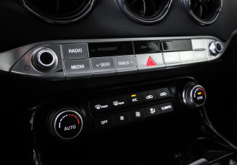 Подержанный автомобиль Kia Stinger 2018 года (18 фото)