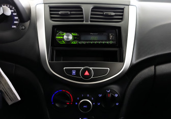 Подержанный автомобиль Hyundai Solaris Hatchback 2012 года (15 фото)