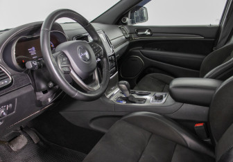 Подержанный автомобиль Jeep Grand Cherokee 2019 года (10 фото)